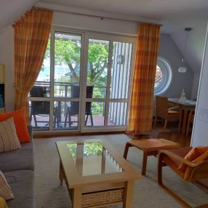 Bild Ferienwohnung Wohnzimmer nach aussen